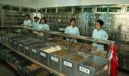 黑龍江省中醫(yī)藥服務(wù)能力、 從業(yè)人數(shù)逐漸提高