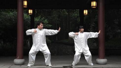 國醫(yī)大師鄧鐵濤倡導推廣八段錦