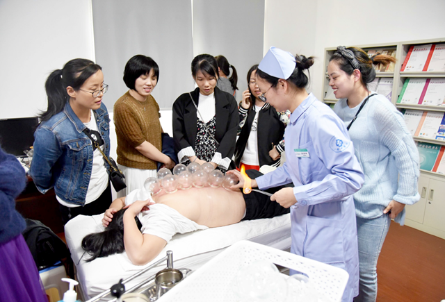 浙江省玉環(huán)市衛(wèi)生計(jì)生局、中醫(yī)學(xué)會(huì)、護(hù)理學(xué)會(huì)、中醫(yī)院聯(lián)合舉辦“中醫(yī)護(hù)理適宜技術(shù)推廣培訓(xùn)班”