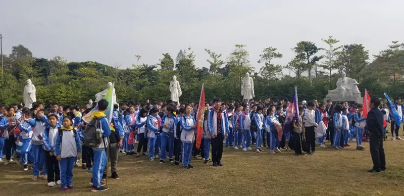 從化神崗中學(xué)初一年級組徒步參觀嶺南中醫(yī)藥文化博覽園
