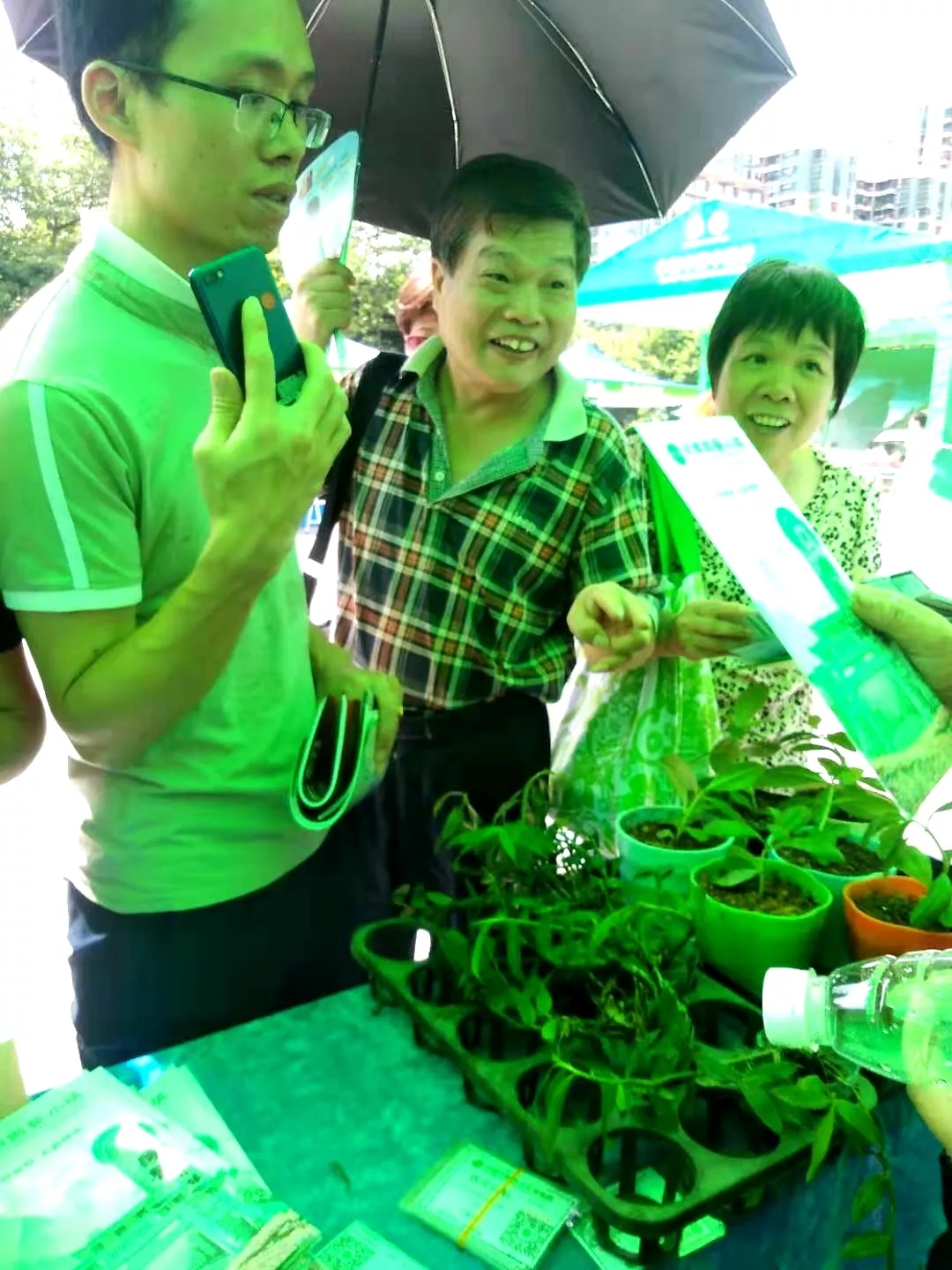 面對各種中醫(yī)藥知識提問，市民踴躍作答