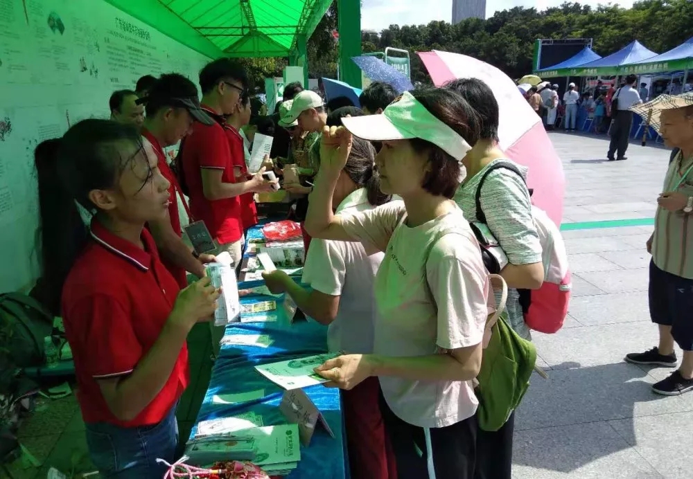 面對各種中醫(yī)藥知識提問，市民踴躍作答
