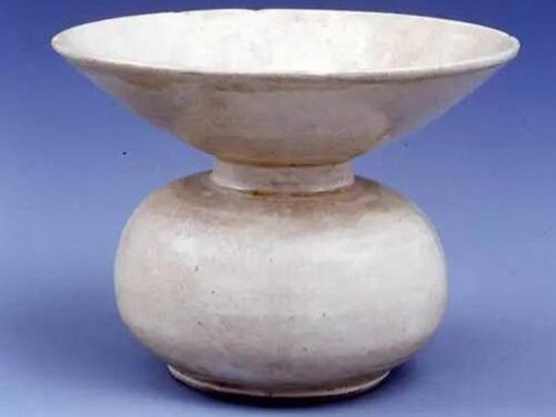 講究個人衛(wèi)生，收拾痰涎，已用唾壺