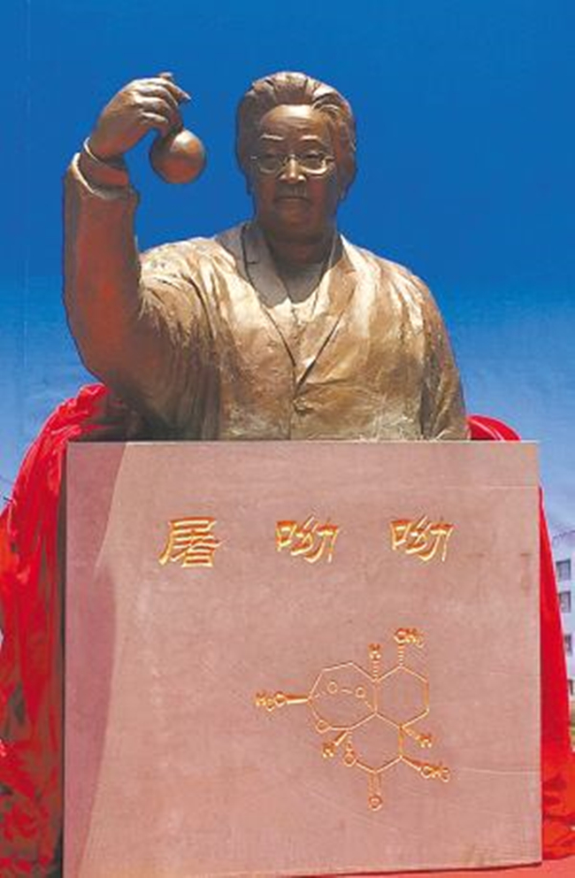 效實中學(xué)屠呦呦銅像