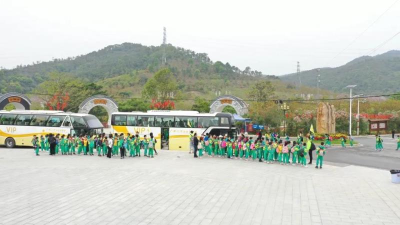 上午10:00，學生陸續(xù)到達
